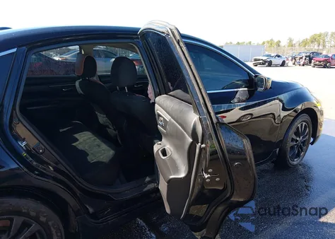 2015 Nissan Altima 2.5 S z USA, uszkodzony, nr VIN 1N4AL3AP4FC486947